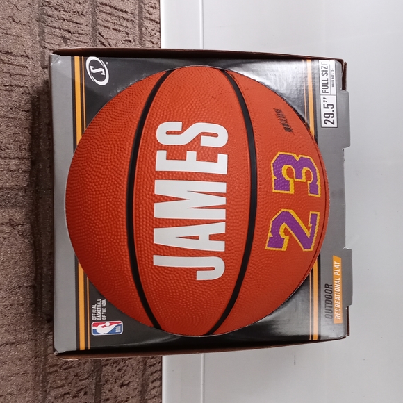 Spalding Other - Spalding #23 Lebron James Basketball